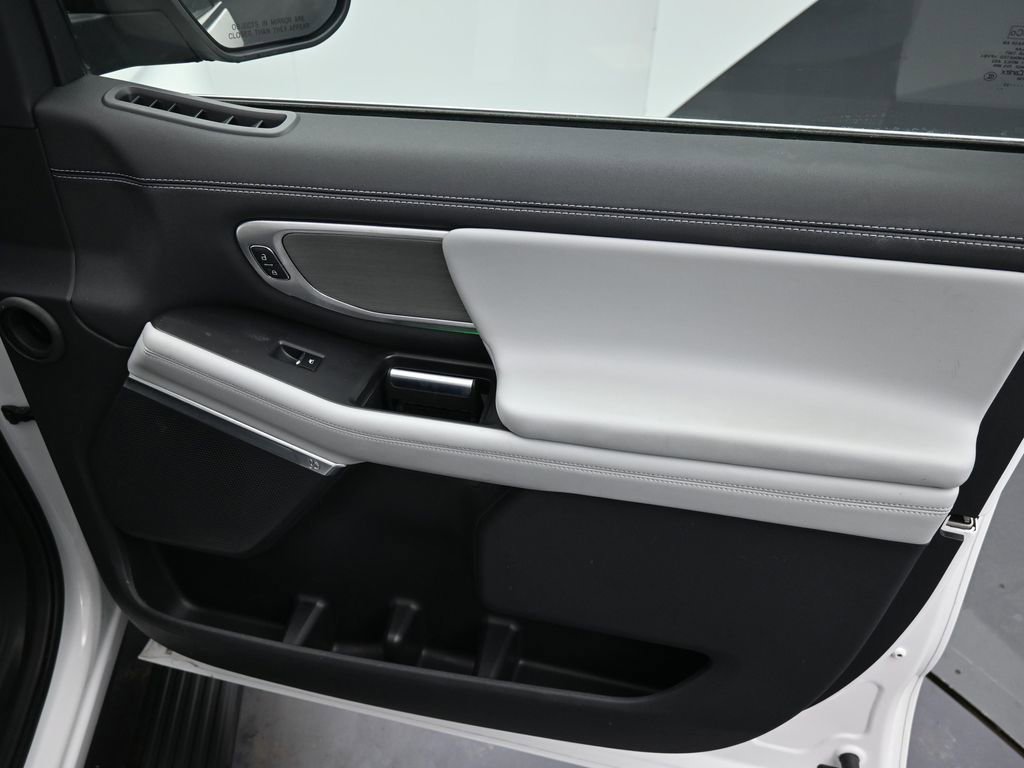 Certified 2025 Ford Expedition Max Platinum image 38