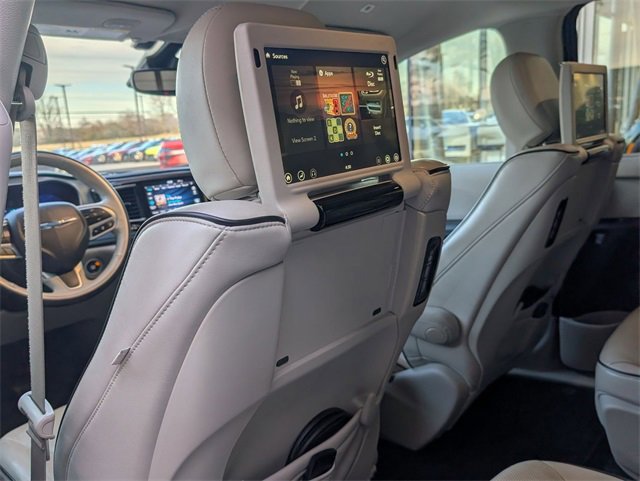 Used 2019 Chrysler Pacifica Limited w/ Advanced Safetytec Group image 13