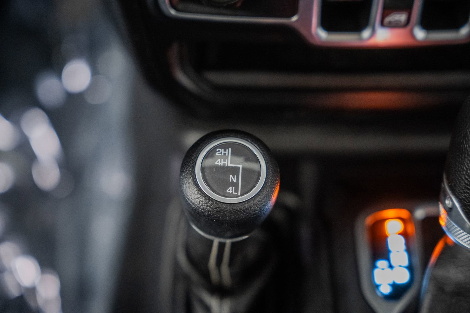 Used 2018 Jeep Wrangler Unlimited Sahara image 29