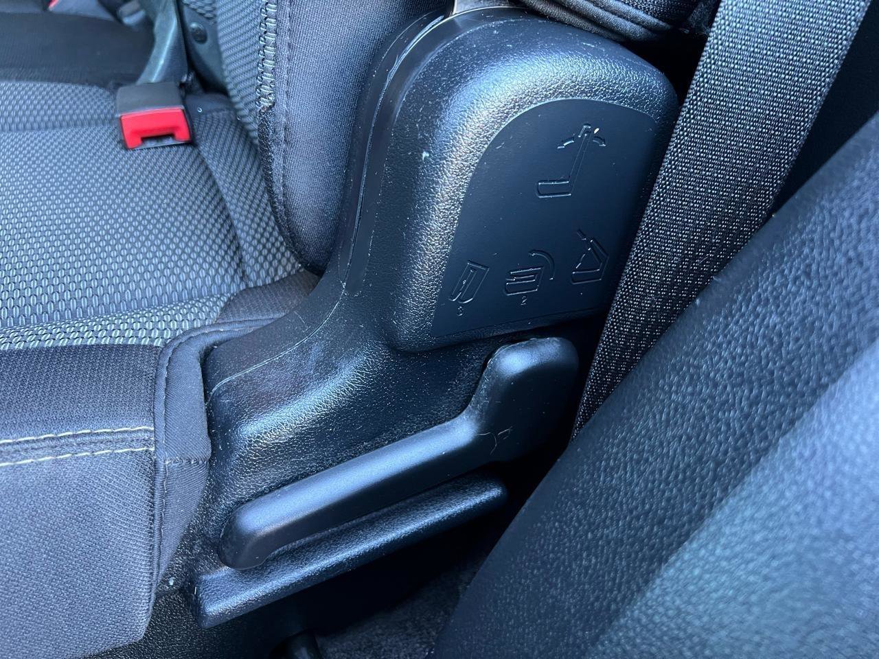 Used 2017 Ford Explorer XLT AWD/4WD image 31