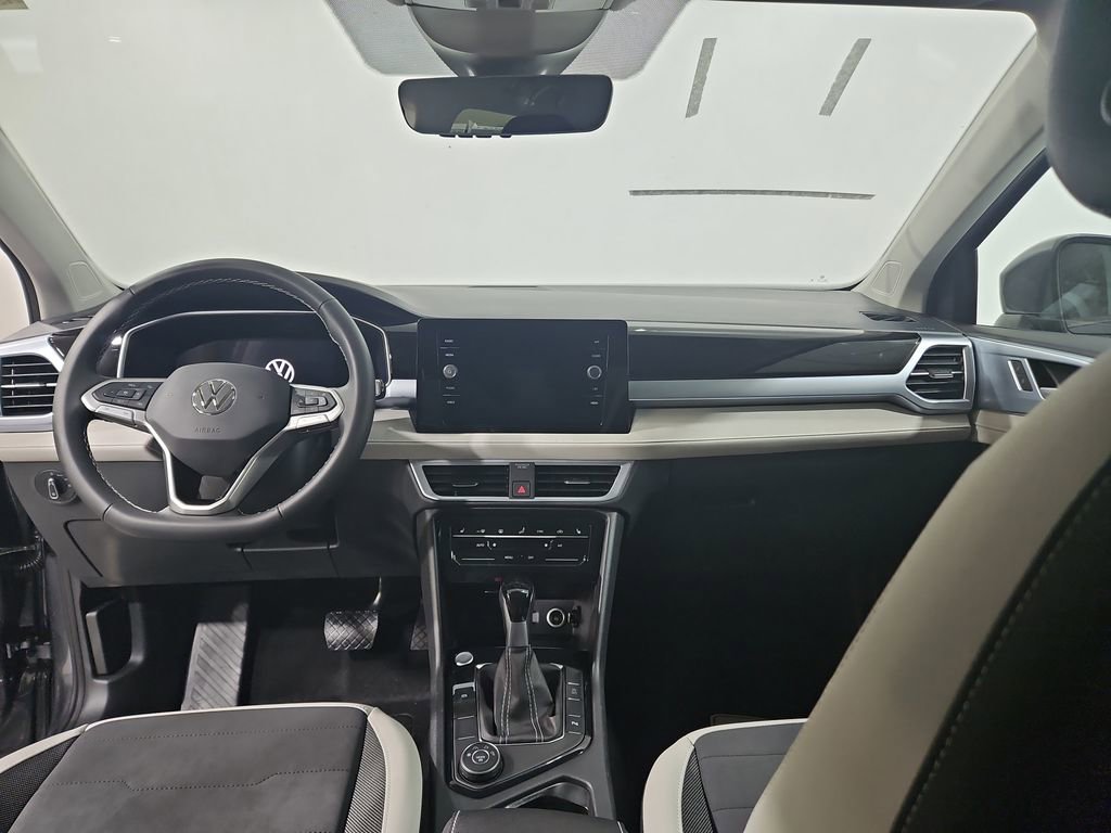 New 2026 Volkswagen Taos SE image 12