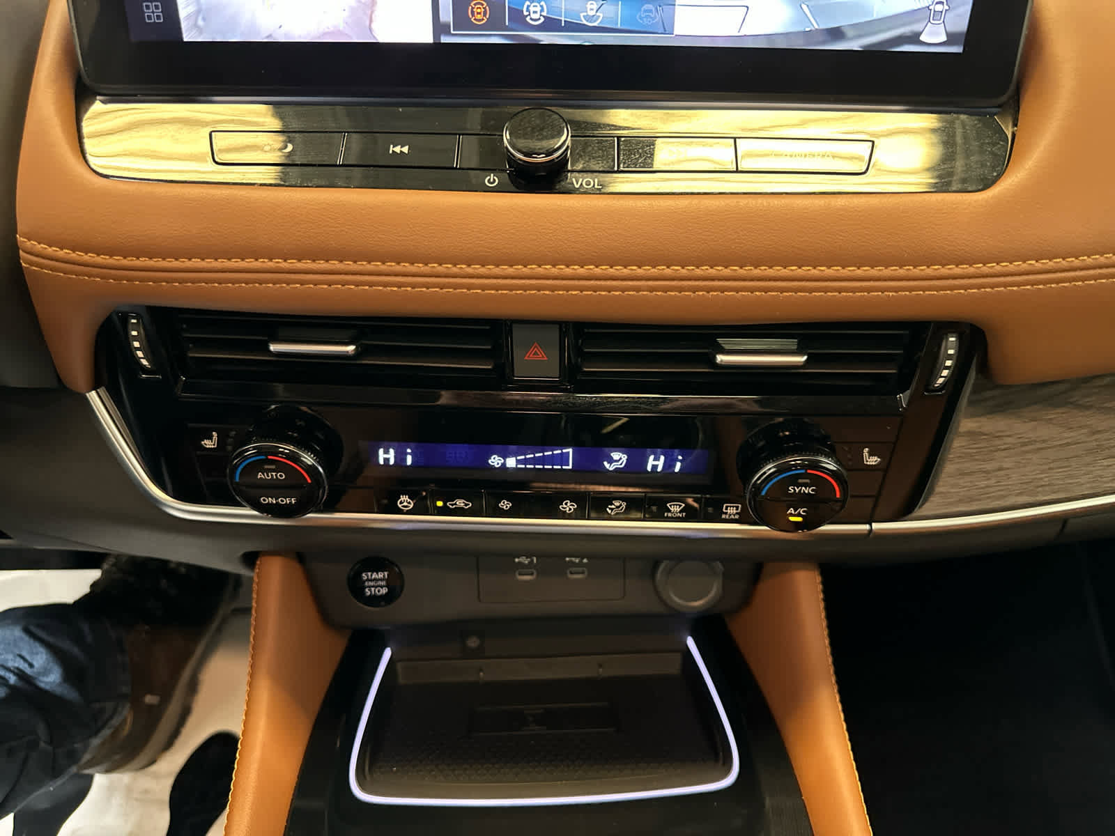 Certified 2025 Nissan Rogue Platinum image 17