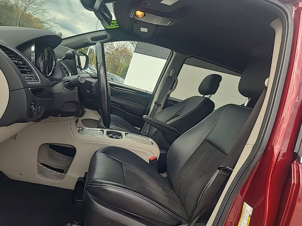 Used 2019 Dodge Grand Caravan SXT FWD image 11