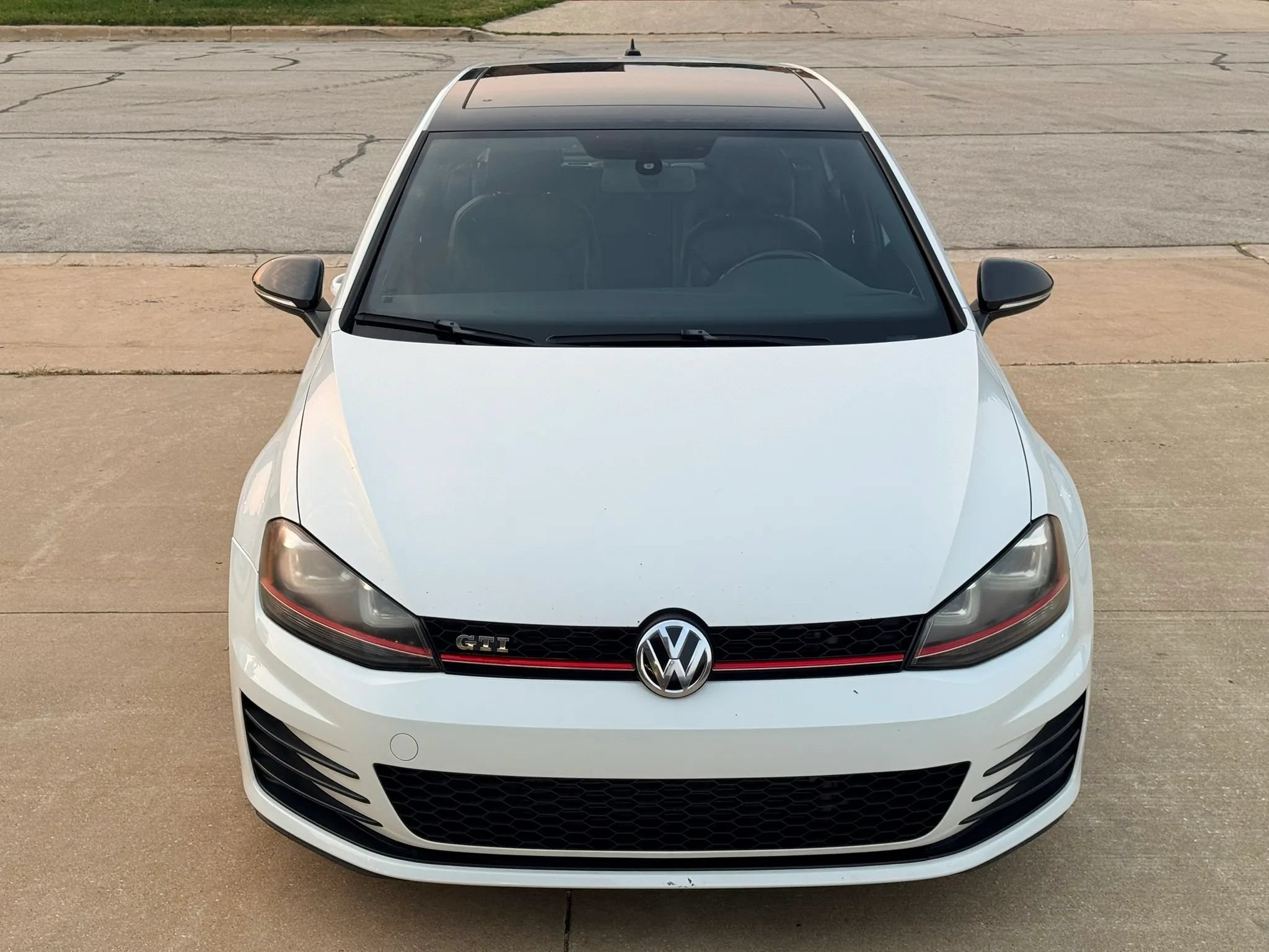 Used 2015 Volkswagen Golf 4-Door FWD image 3