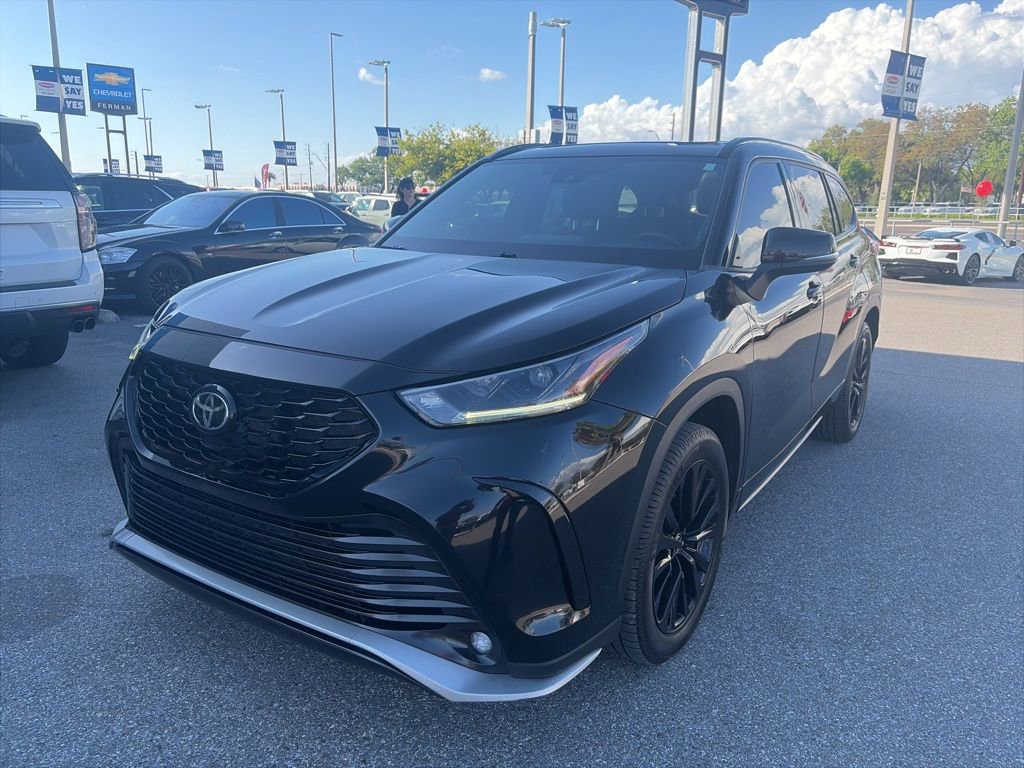 Used 2021 Toyota Highlander XSE image 2