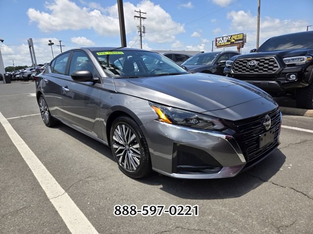 Used 2025 Nissan Altima 2.5 SV FWD image 10