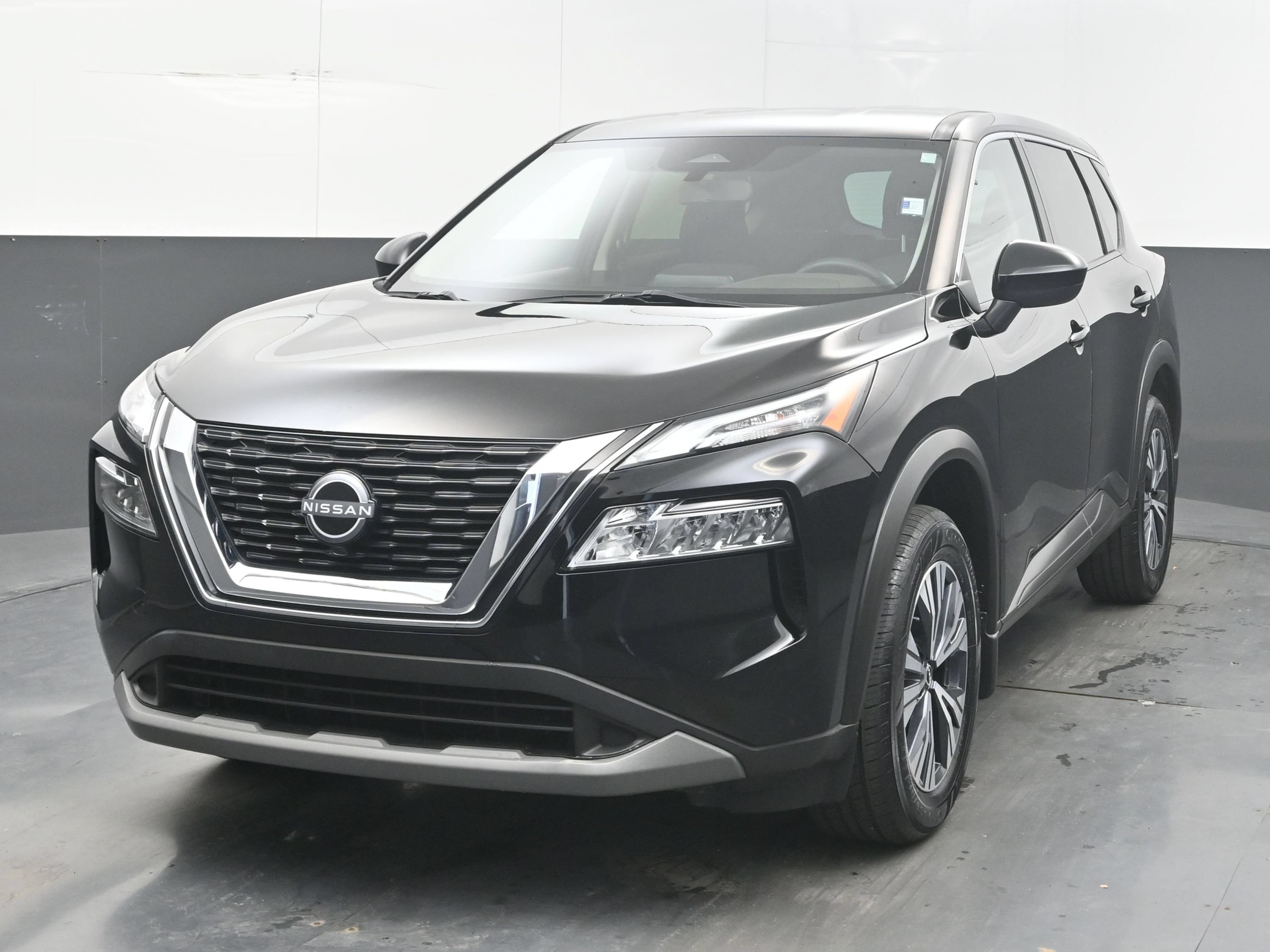 Used 2023 Nissan Rogue SV FWD image 3