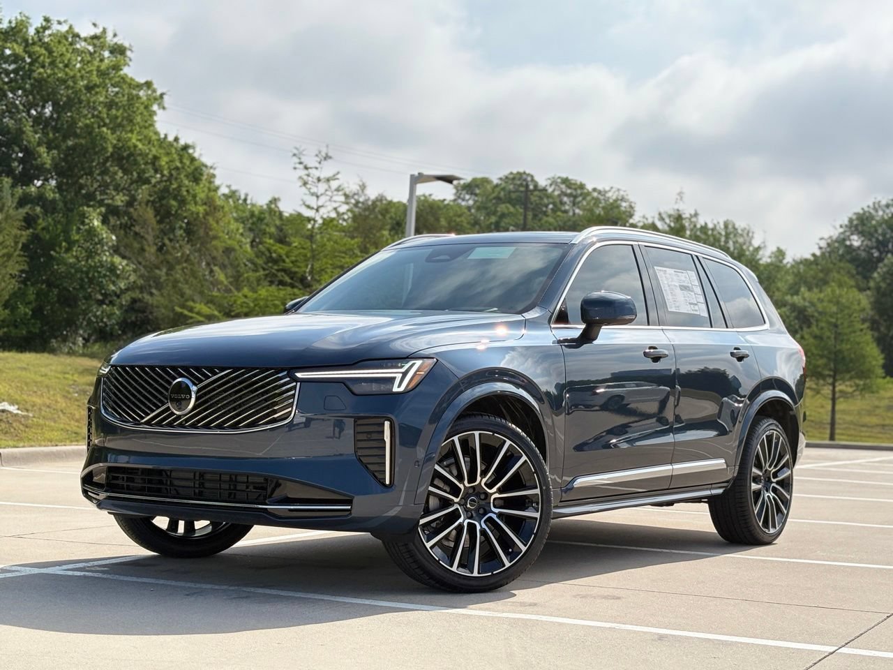 New 2026 Volvo XC90 B6 Ultra w/ Lounge Package AWD/4WD image 2