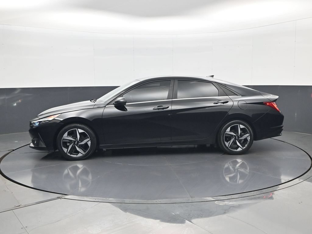 Used 2023 Hyundai Elantra Limited w/ Cargo Package FWD image 9
