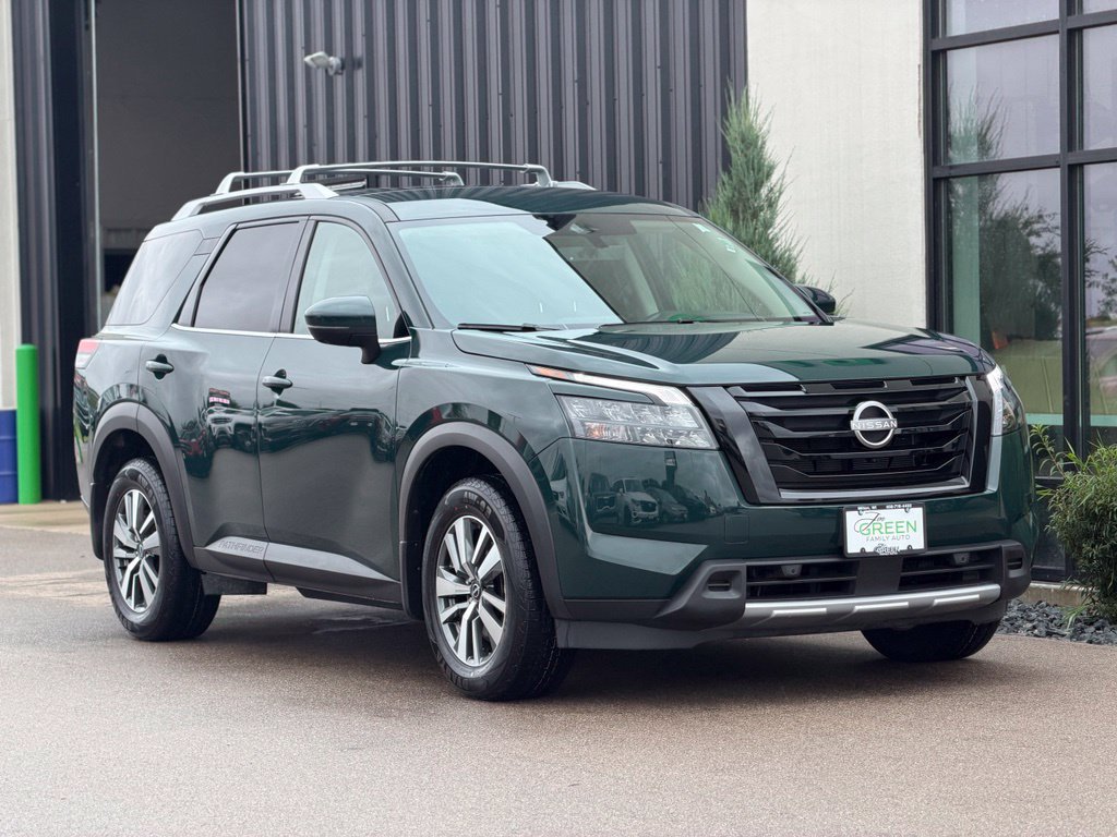Used 2025 Nissan Pathfinder SL w/ Black Appearance Package AWD/4WD image 5