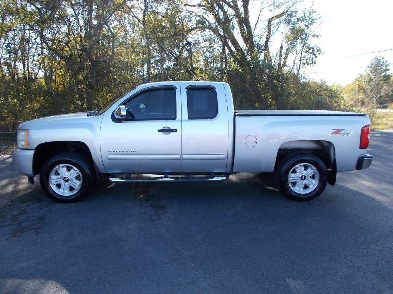 Used 2011 Chevrolet Silverado 1500 LT w/ All-Star Edition AWD/4WD image 3