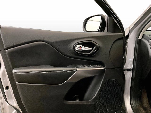 Used 2021 Jeep Cherokee Limited AWD/4WD image 23