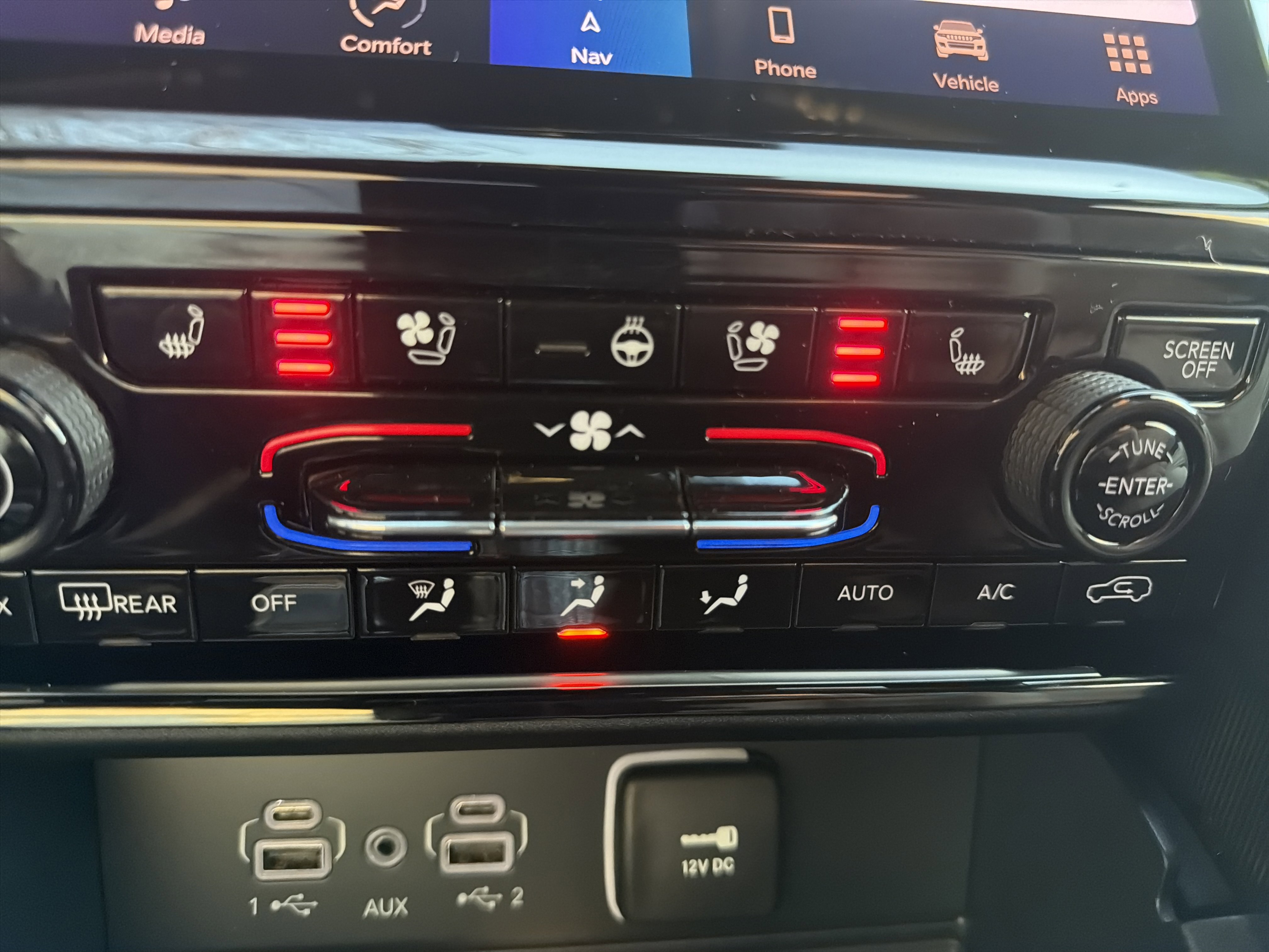 Used 2025 Jeep Grand Cherokee Limited w/ Luxury Tech Group II image 28