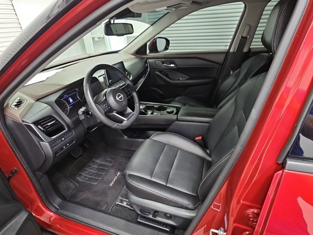Used 2023 Nissan Rogue SL AWD/4WD image 12