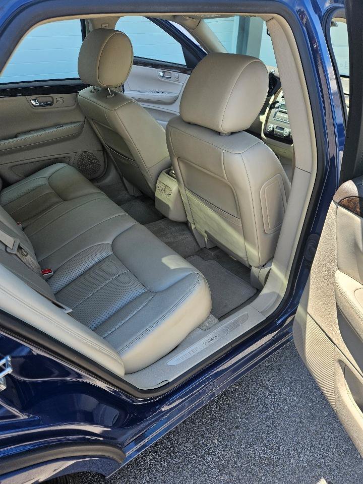 Used 2009 Cadillac DTS w/ Sun And Sound Package FWD image 16