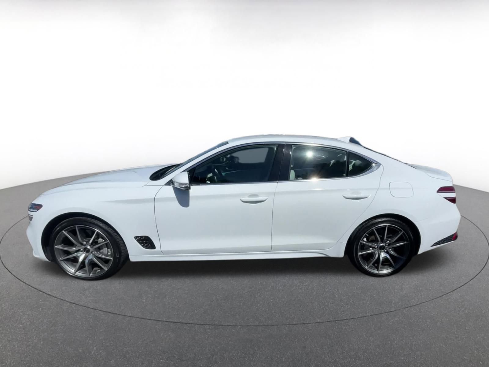 Used 2025 Genesis G70 2.5T image 9