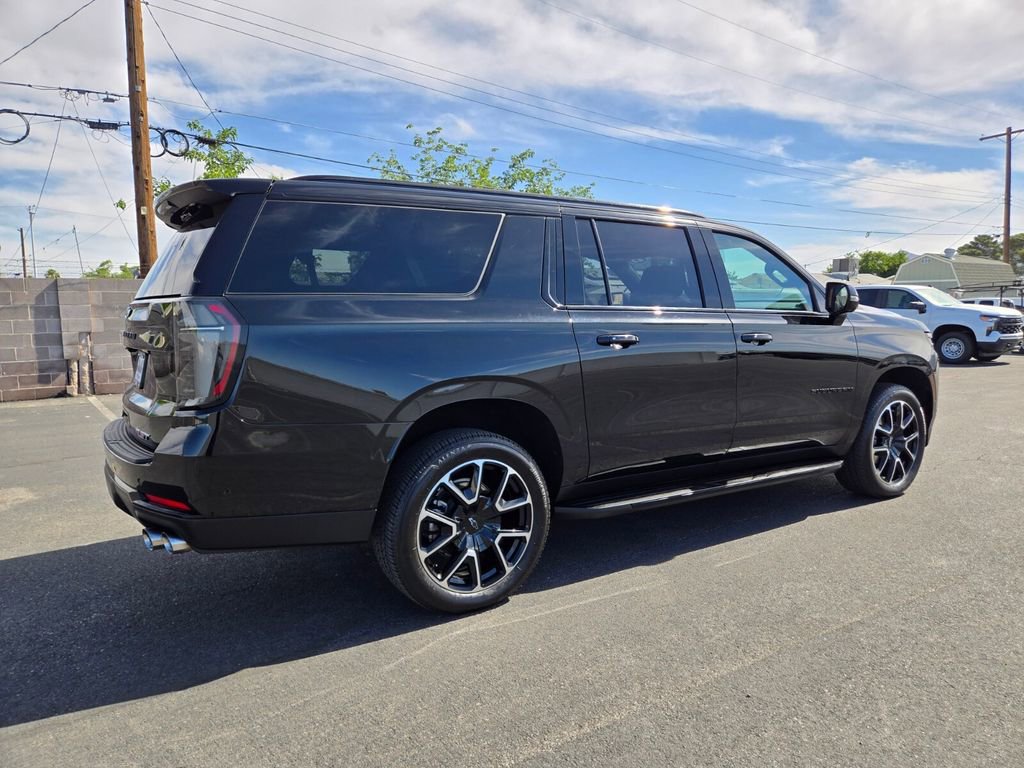 Used 2025 Chevrolet Suburban RST w/ Comfort Package AWD/4WD image 6