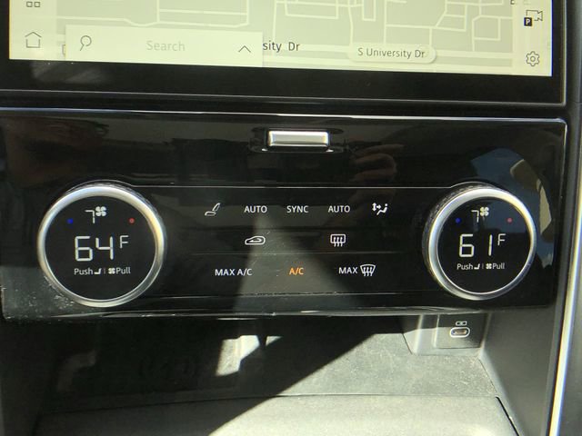 Used 2024 Land Rover Discovery S image 11