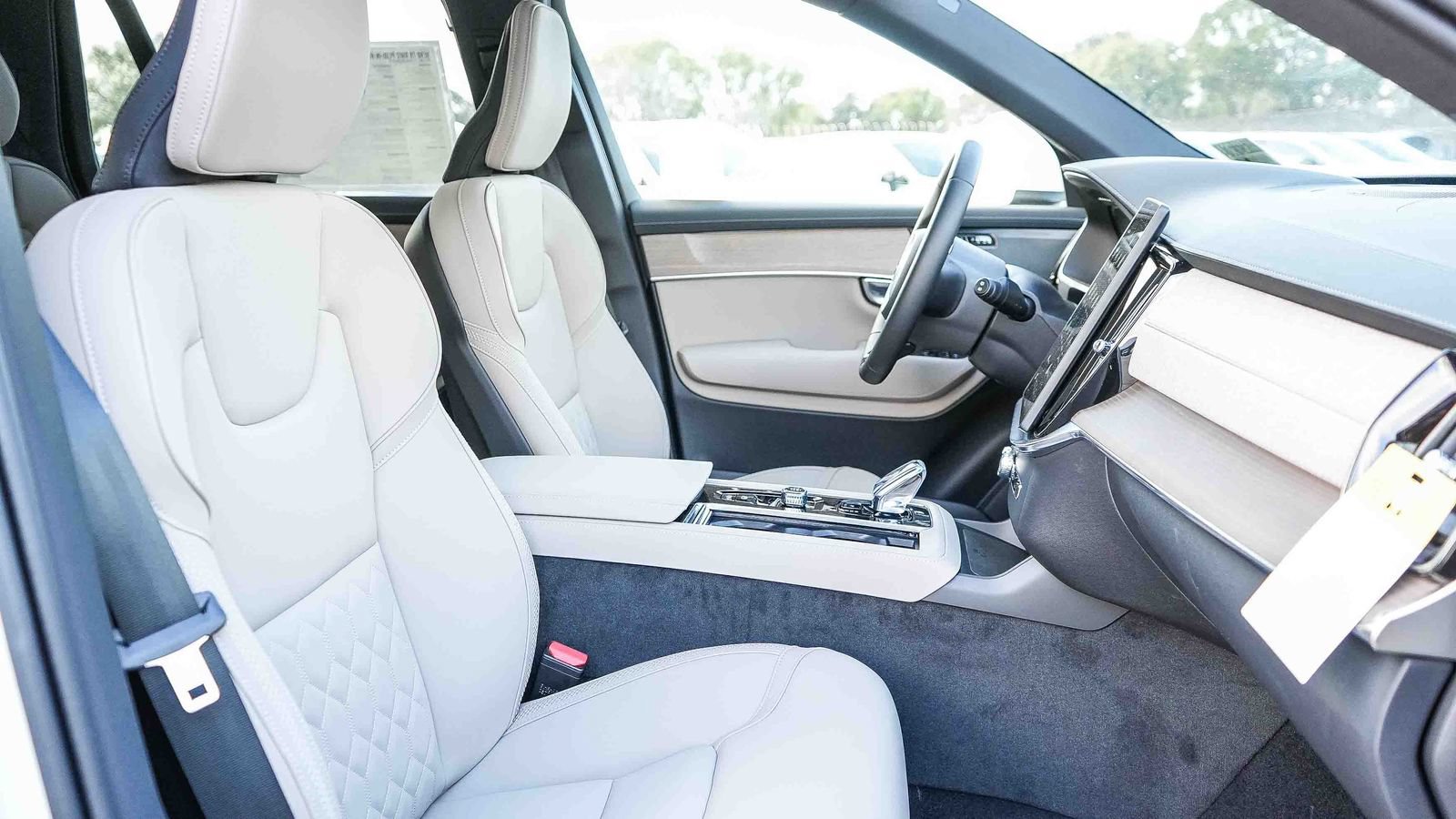 New 2026 Volvo XC90 T8 Plus w/ Protection Package Premier AWD/4WD image 19