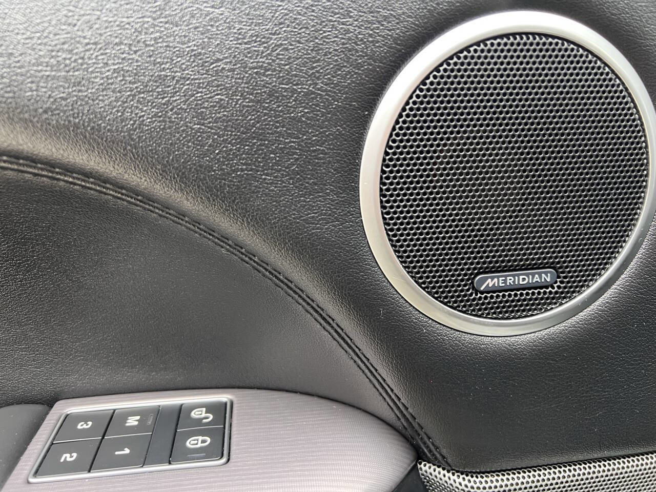 Used 2017 Land Rover Range Rover Sport HSE image 21