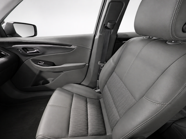 Used 2017 Chevrolet Impala LT FWD image 24