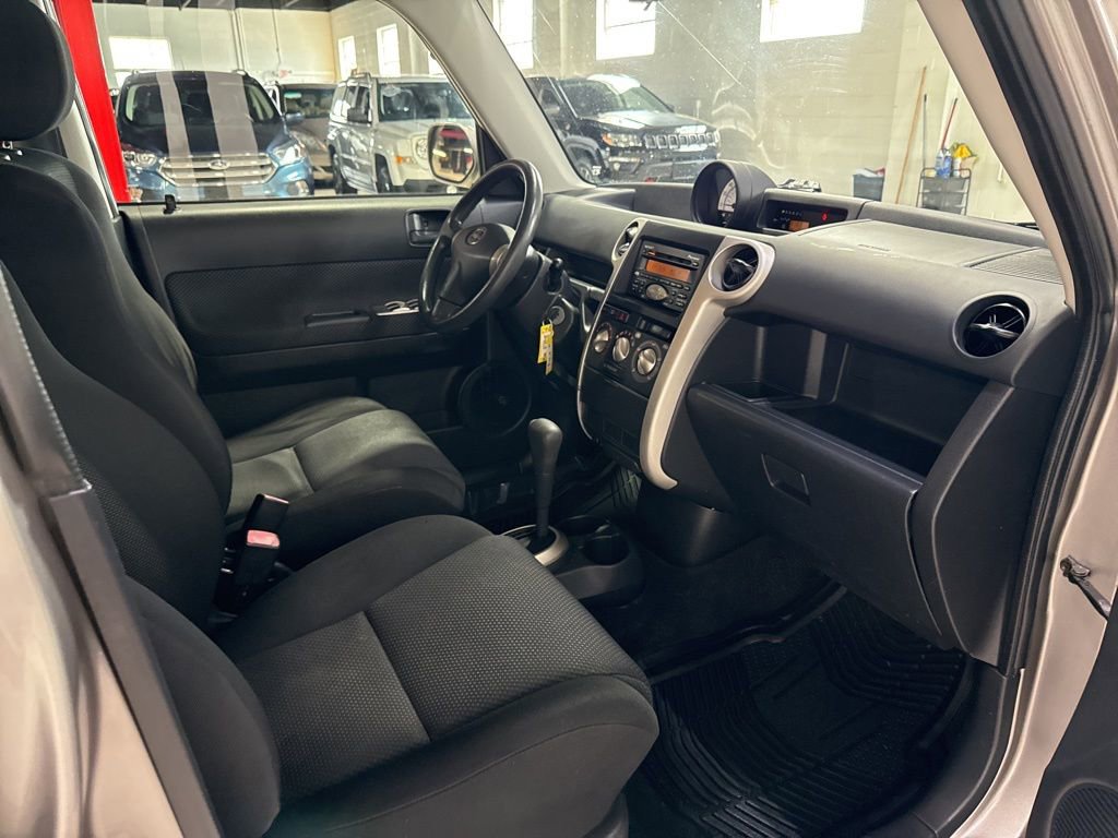 Used 2005 Scion xB FWD image 30