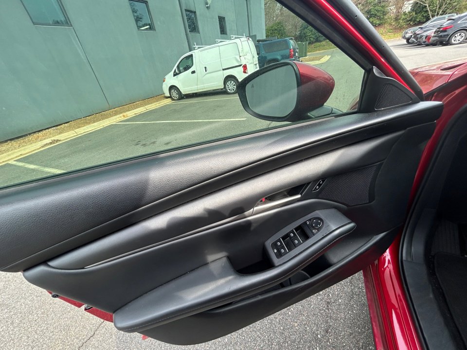 Used 2023 MAZDA MAZDA3 s FWD image 32