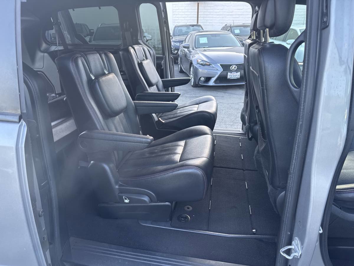 Used 2017 Dodge Grand Caravan GT image 10