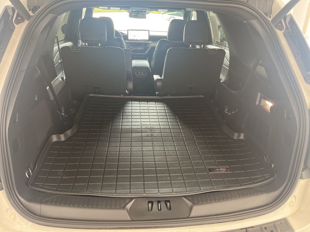 Used 2025 Ford Explorer ST image 31