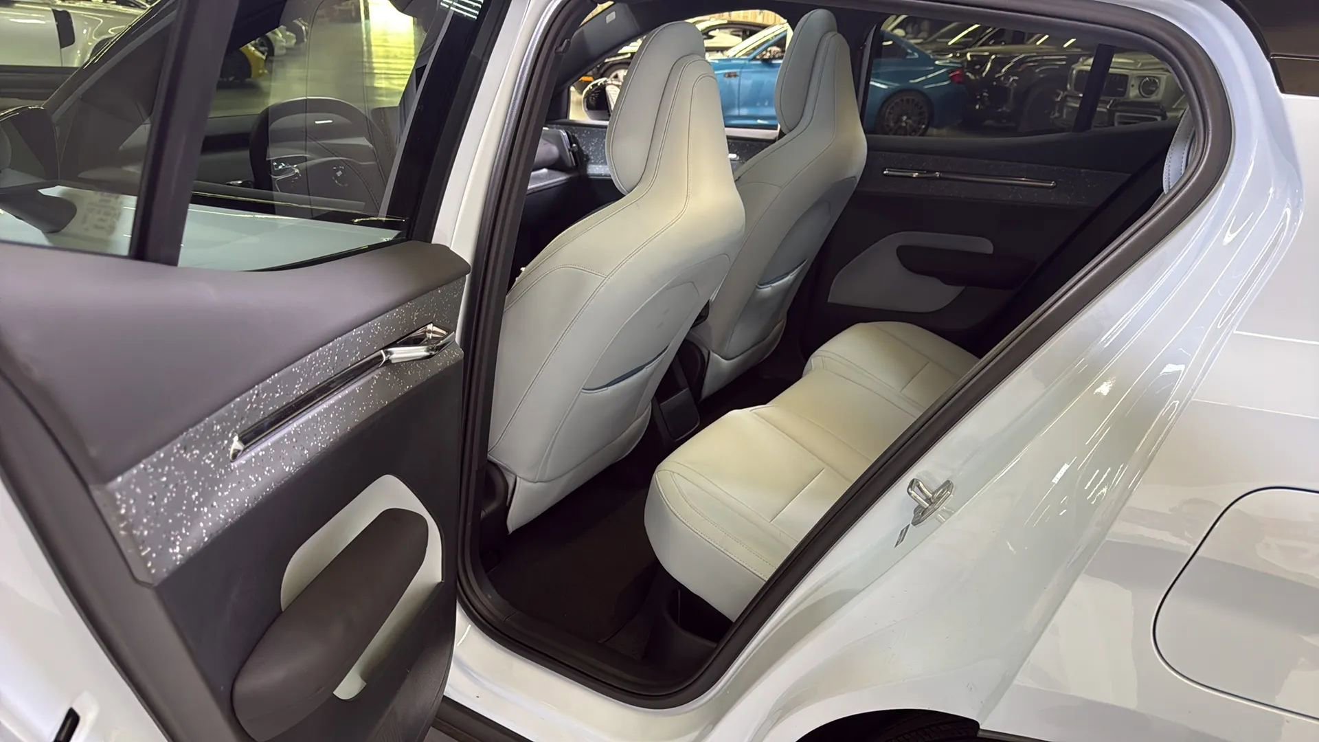 Used 2025 Volvo EX30 Ultra w/ Climate Package image 21