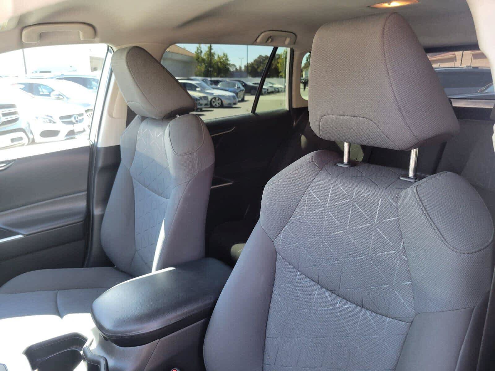 Used 2021 Toyota RAV4 XLE w/ Carpet Mat Package (TMS) FWD image 19