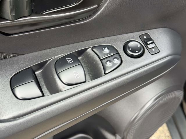 Used 2024 Nissan Kicks S image 15