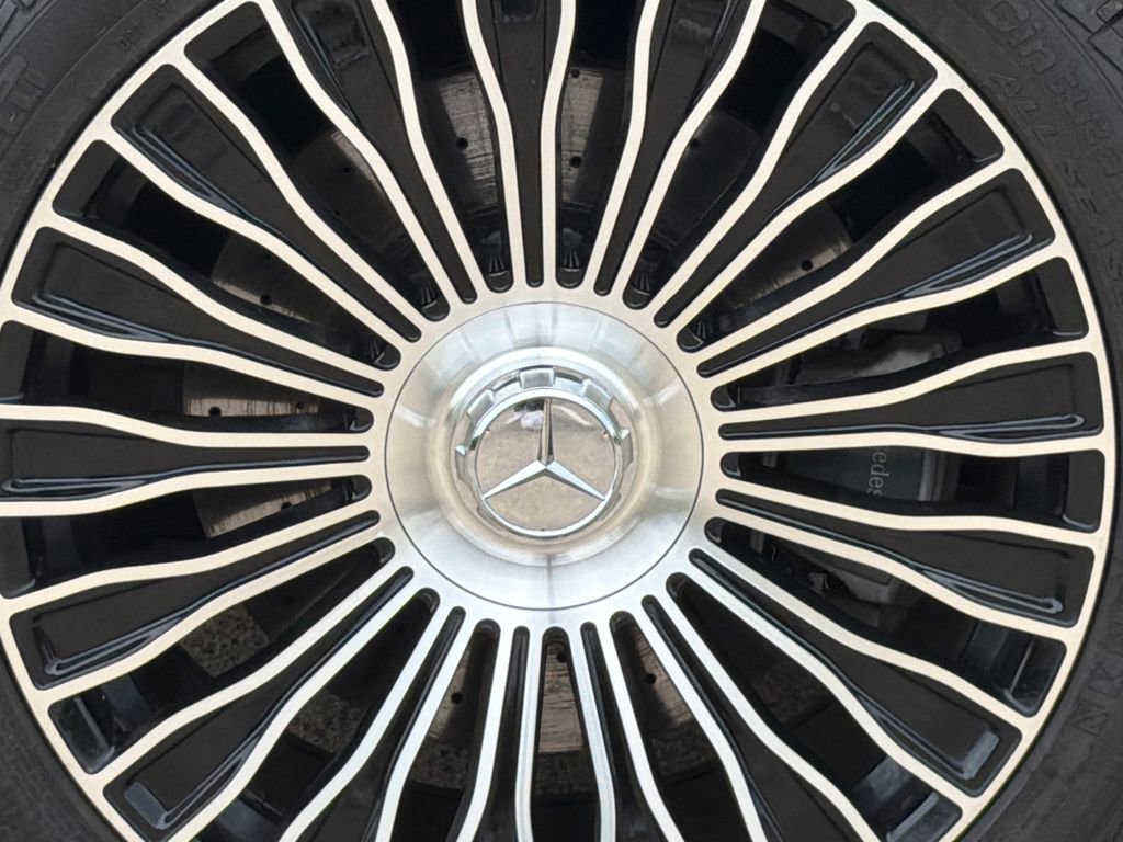 Used 2022 Mercedes-Benz S 580 4MATIC Sedan w/ Rear Seat Package image 7