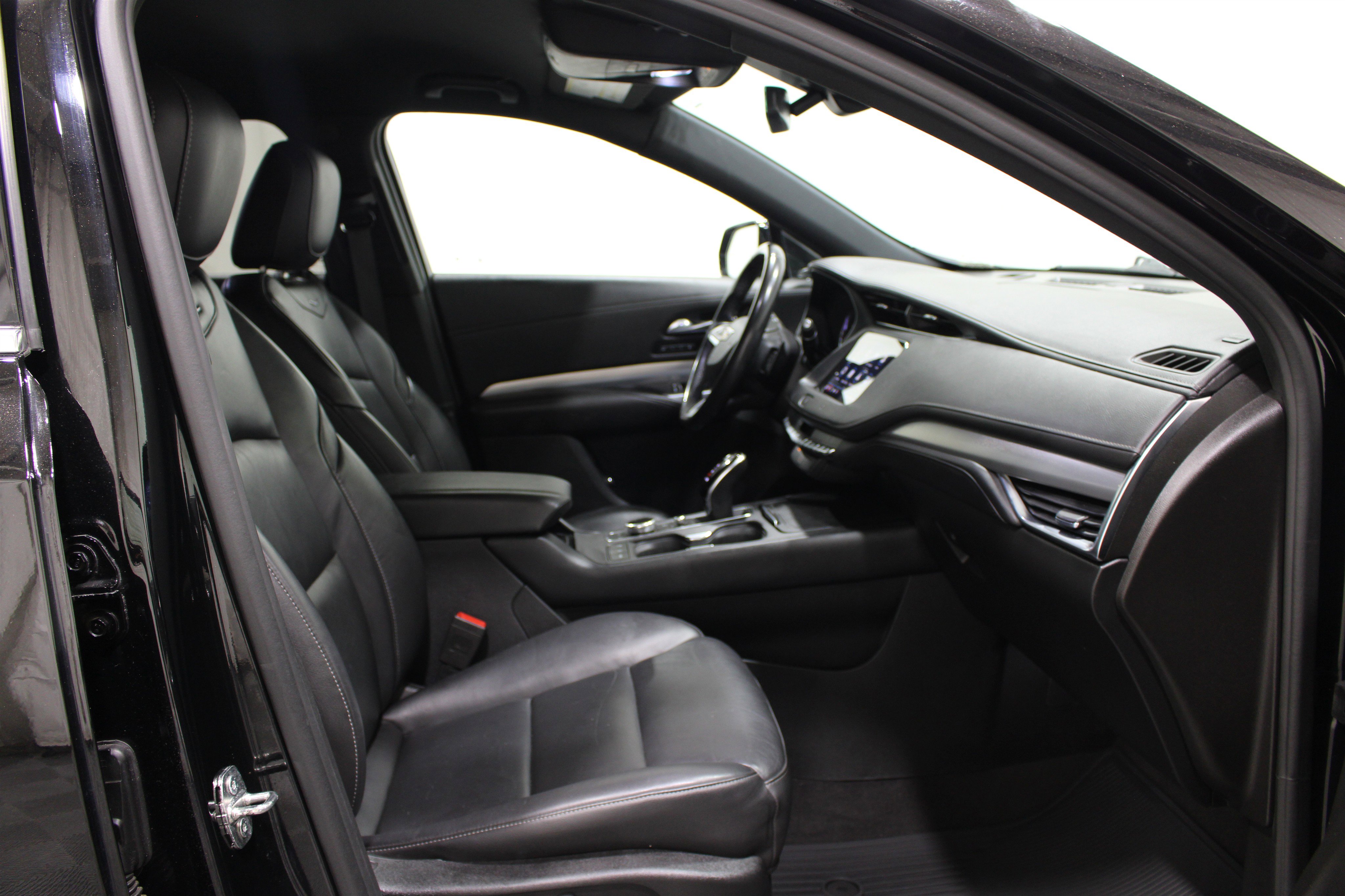 Used 2021 Cadillac XT4 Premium Luxury image 26