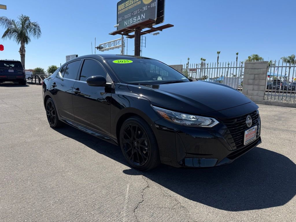 Certified 2025 Nissan Sentra SR w/ Midnight Edition FWD image 1