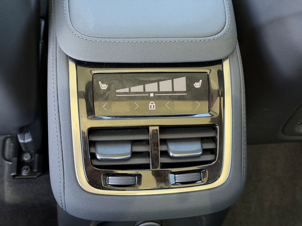 Certified 2025 Volvo XC90 T8 Ultra w/ Protection Package Premier AWD/4WD image 24