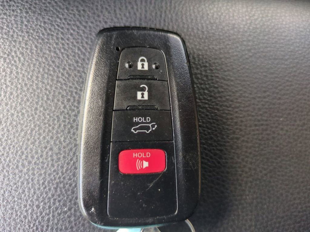 Used 2021 Toyota RAV4 XLE image 37