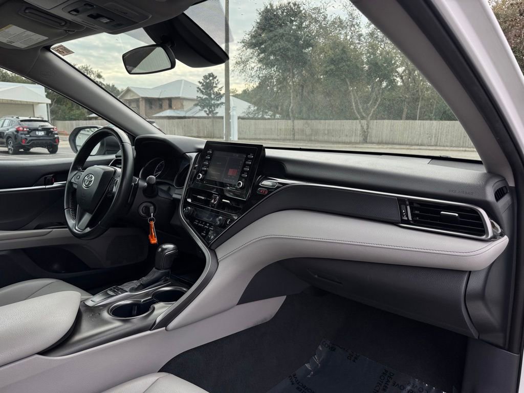 Used 2024 Toyota Camry SE image 30