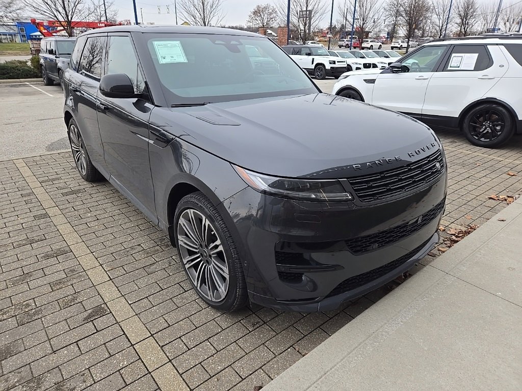 Used 2025 Land Rover Range Rover Sport Dynamic SE image 3