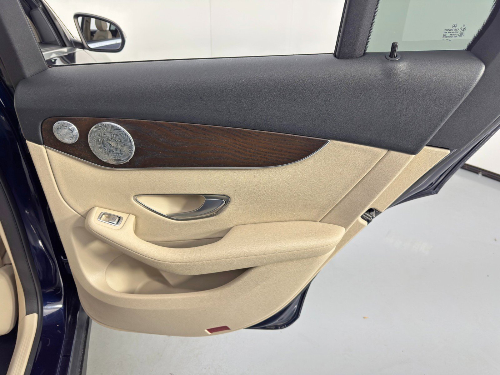 Used 2019 Mercedes-Benz GLC 350e 4MATIC w/ Premium Package image 44