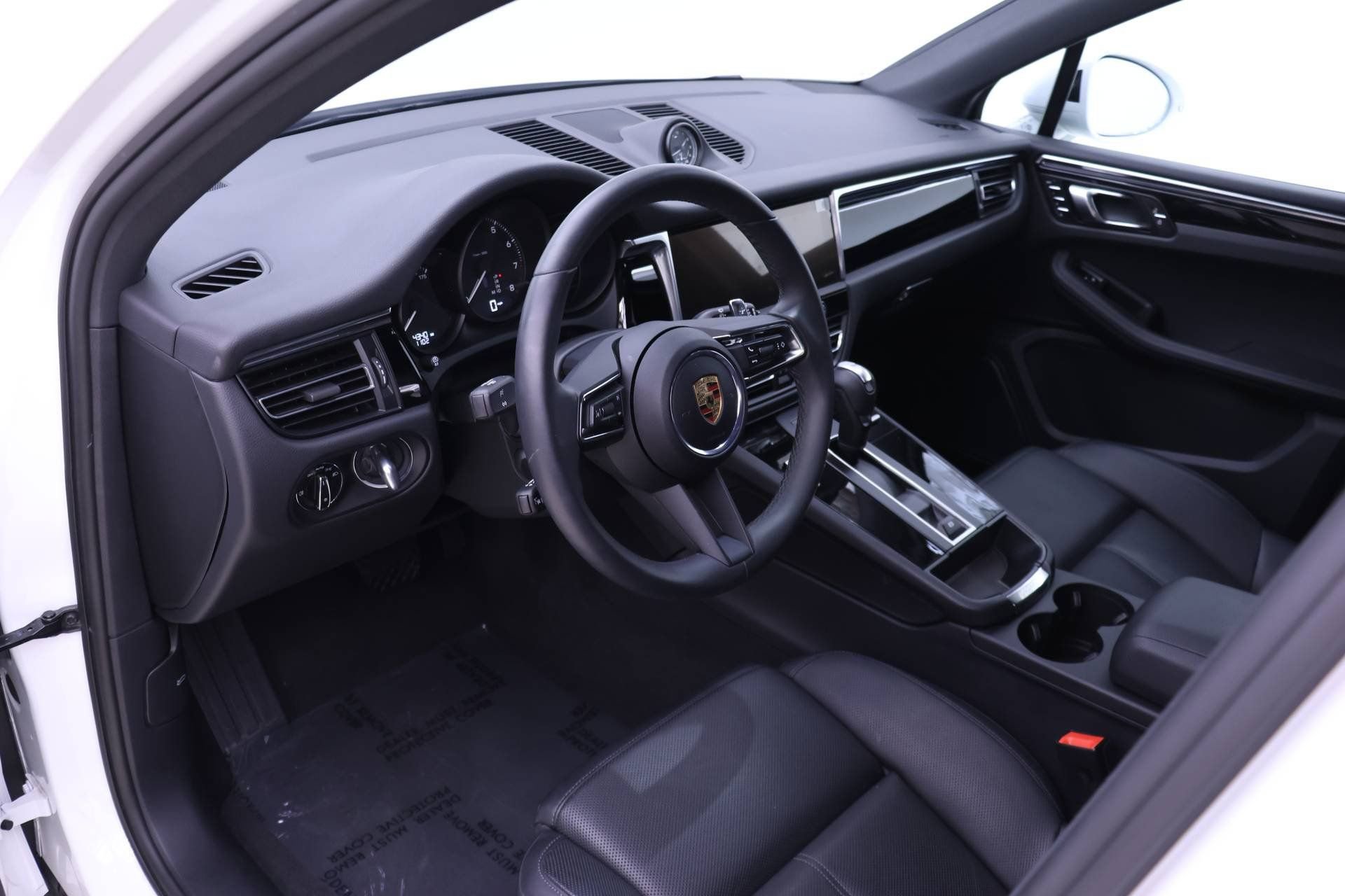 Used 2025 Porsche Macan AWD/4WD image 4
