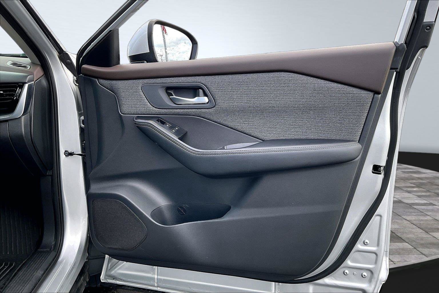 Certified 2021 Nissan Rogue SV FWD image 24