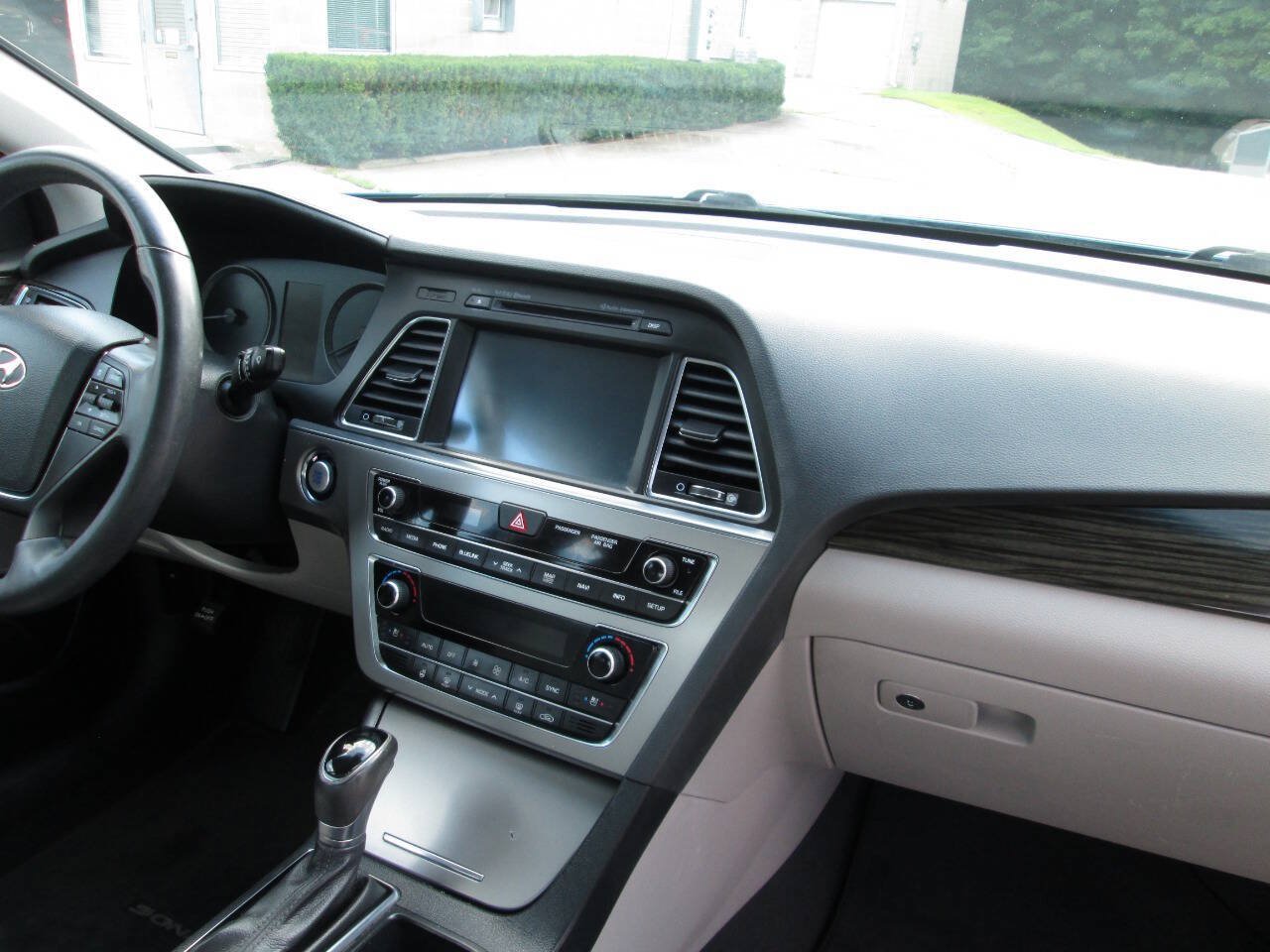 Used 2016 Hyundai Sonata Limited w/ Option Group 04 FWD image 20