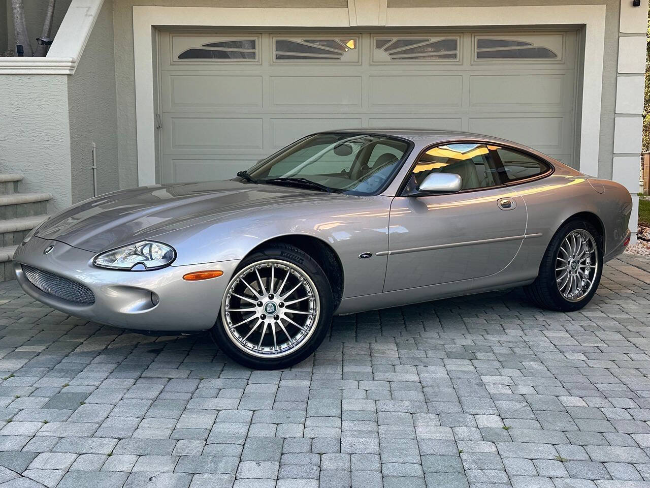 Used 1999 Jaguar XK8 Coupe RWD image 1