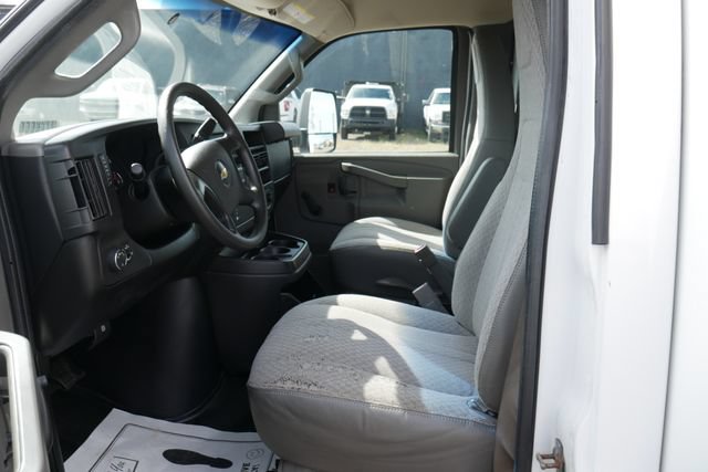Used 2016 Chevrolet Express 3500 RWD image 2
