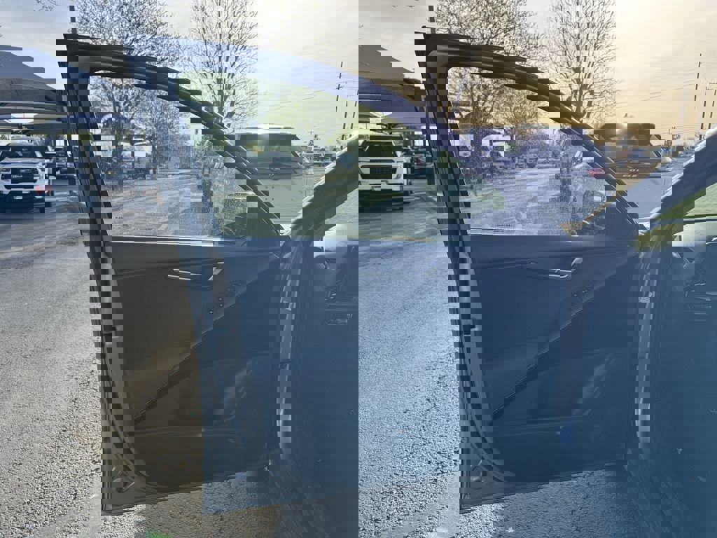 Used 2023 Kia Niro LX image 6