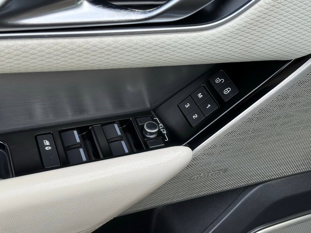 Used 2019 Land Rover Range Rover Velar R-Dynamic SE AWD/4WD image 17