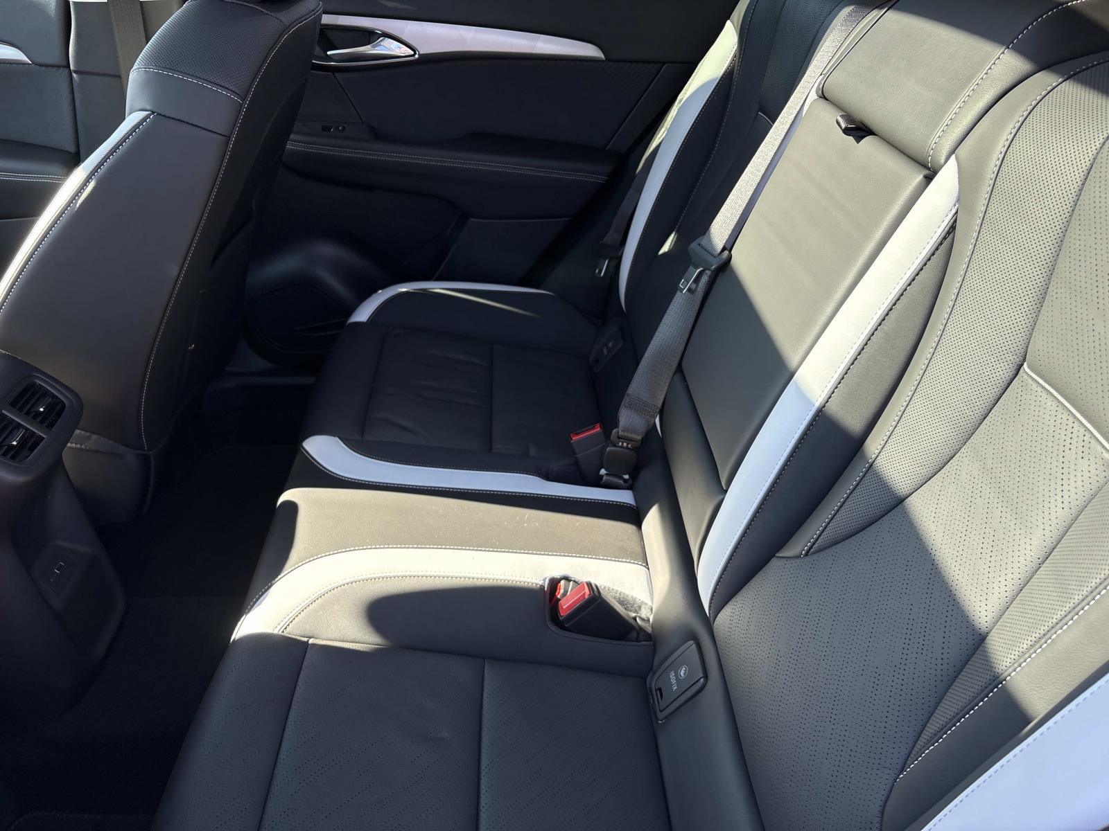 Used 2024 Buick Envision Sport Touring image 31