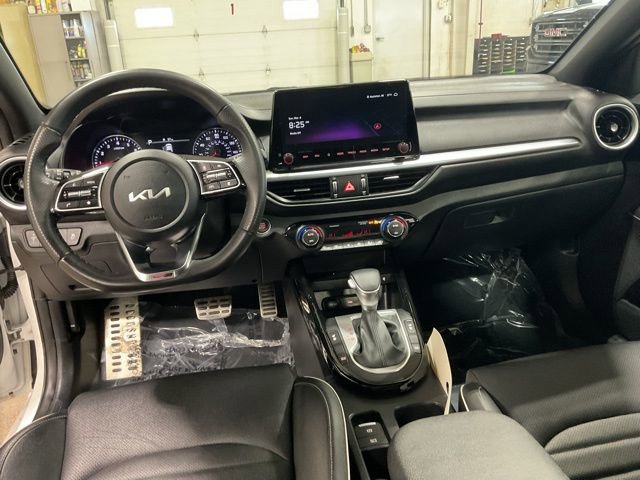 Used 2024 Kia Forte GT-Line w/ GT-Line Premium Package image 12