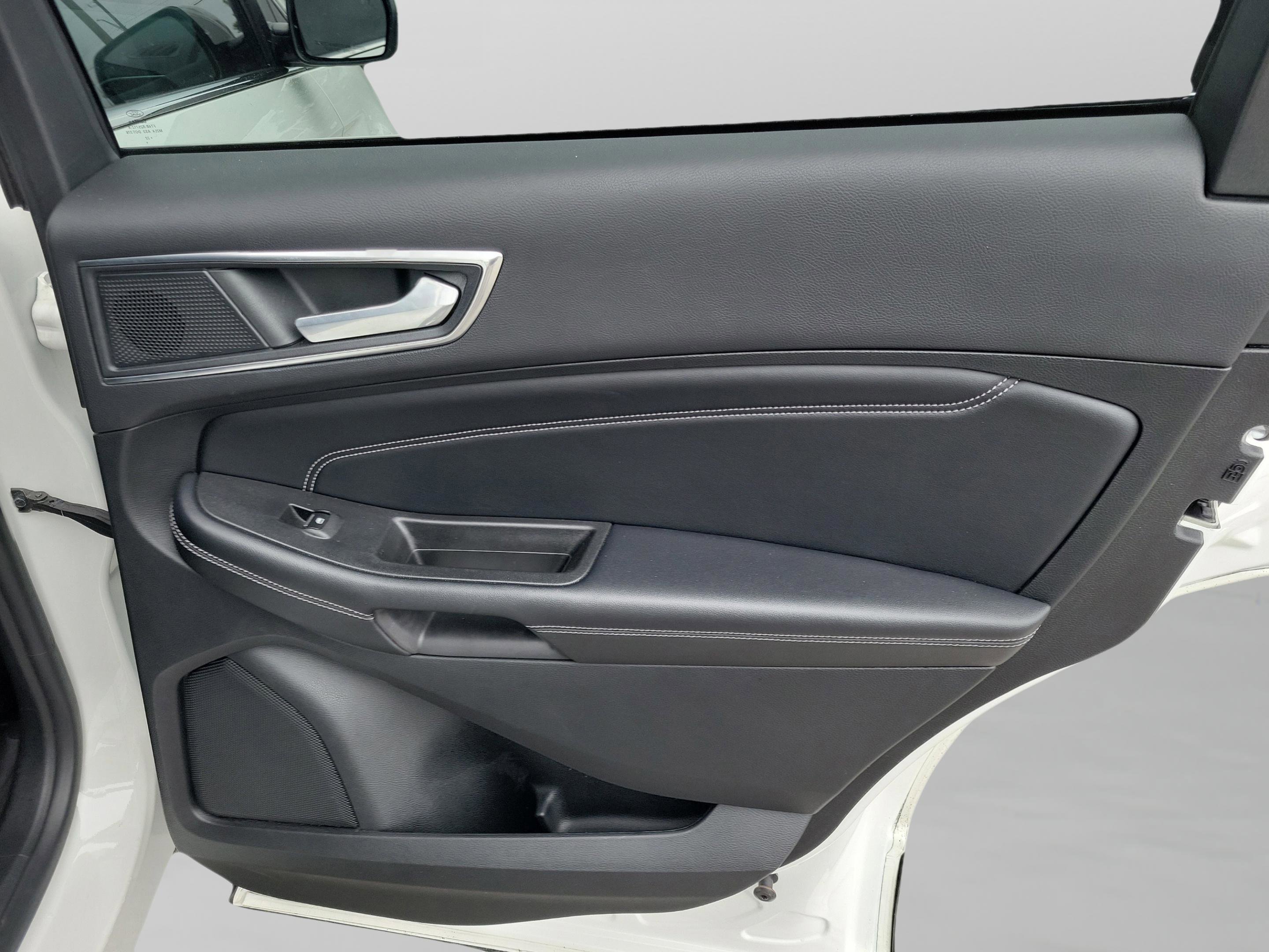 Used 2022 Ford Edge Titanium AWD/4WD image 25